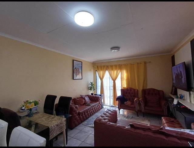 3 BEDROOM HOUSE FOR SALE IN HESTEAPARK